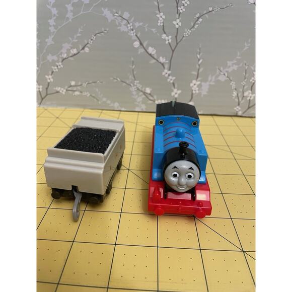 Thomas And Friends The Train Glow in Dark Trackmaster Tank Engine 2013 - Picture 5 of 8